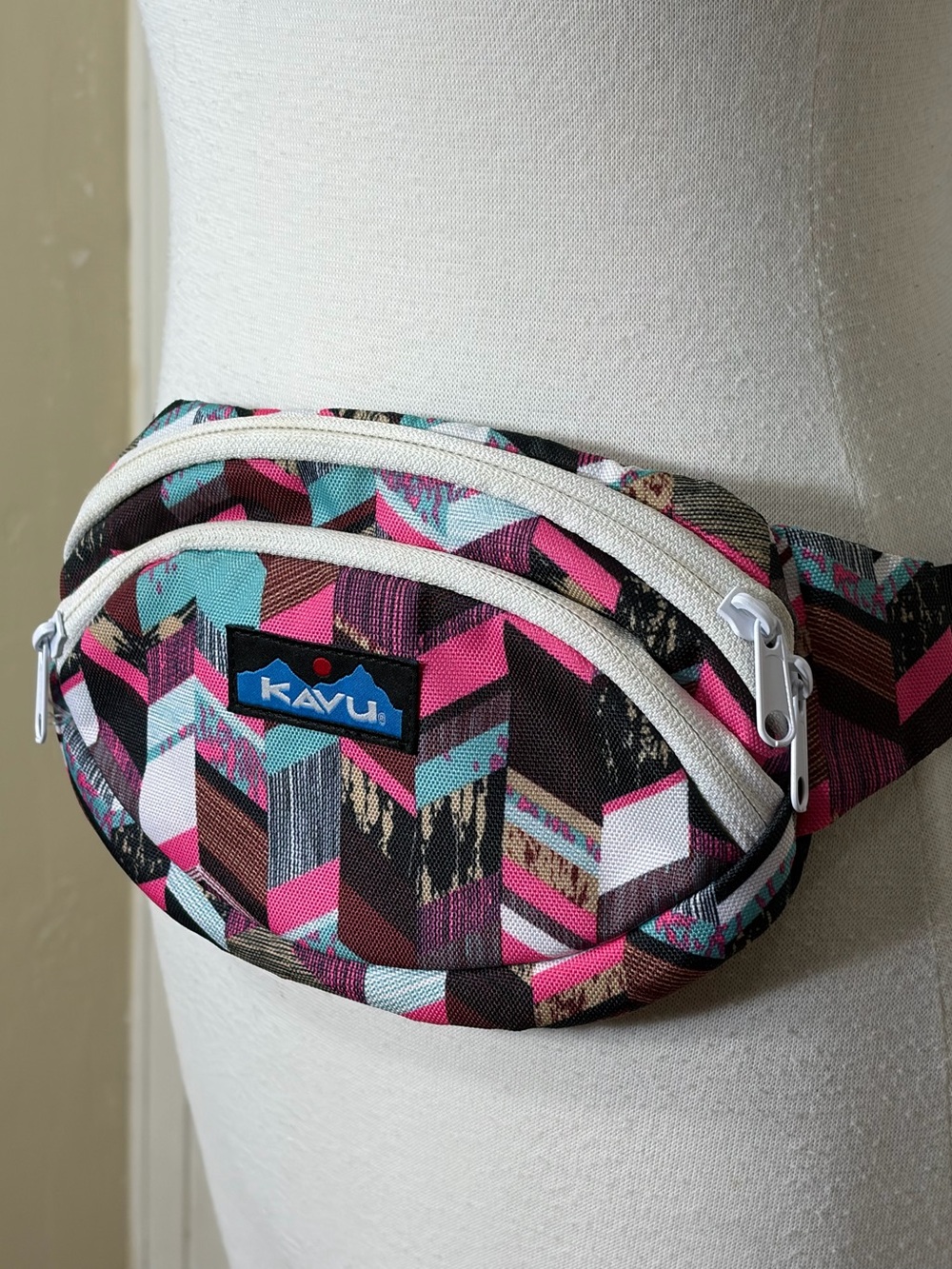 Kavu Pink Teal Chevron Crossbody Waist Bag Fanny Pack Crossbody